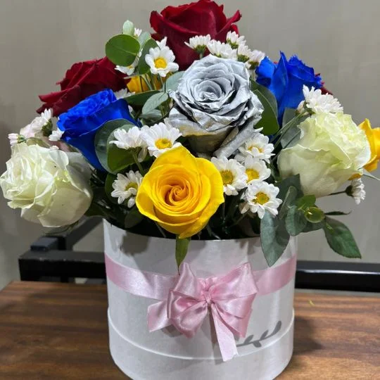 Caja pote con 15 rosas importadas multicolor